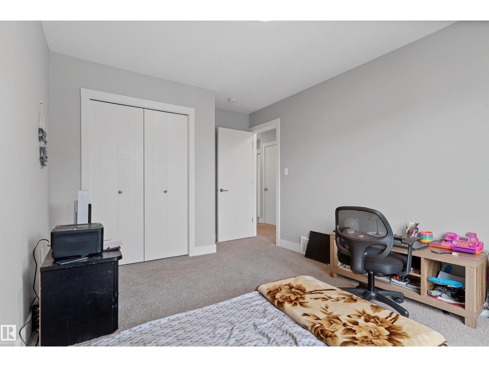 Photo 16 of 70 6905 25 Av Sw, Edmonton AB