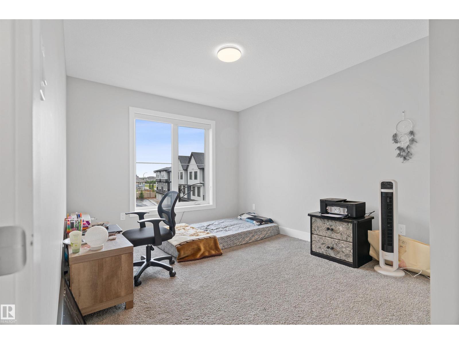Photo 17 of 70 6905 25 Av Sw, Edmonton AB