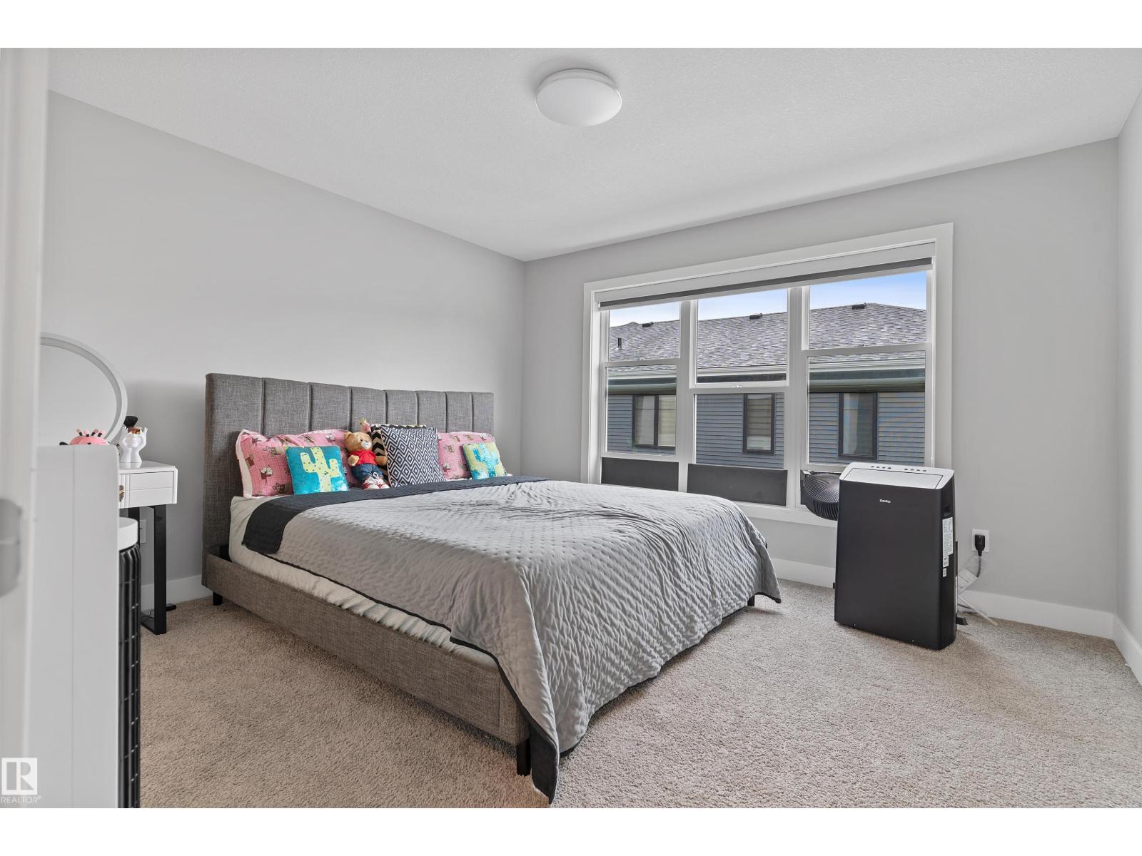 Photo 19 of 70 6905 25 Av Sw, Edmonton AB