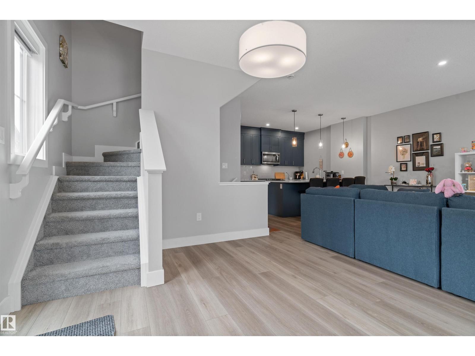 Photo 13 of 70 6905 25 Av Sw, Edmonton AB