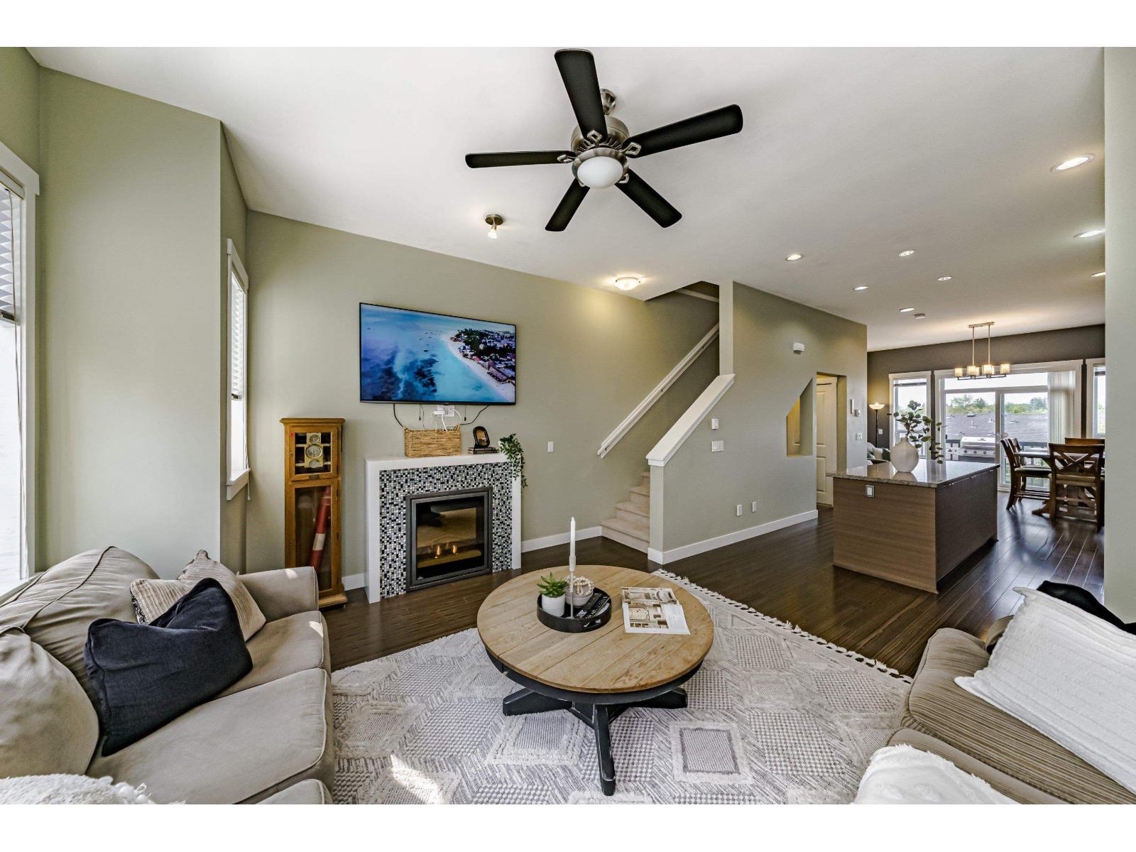 Photo 12 of 25 2955 156 Street, Surrey BC