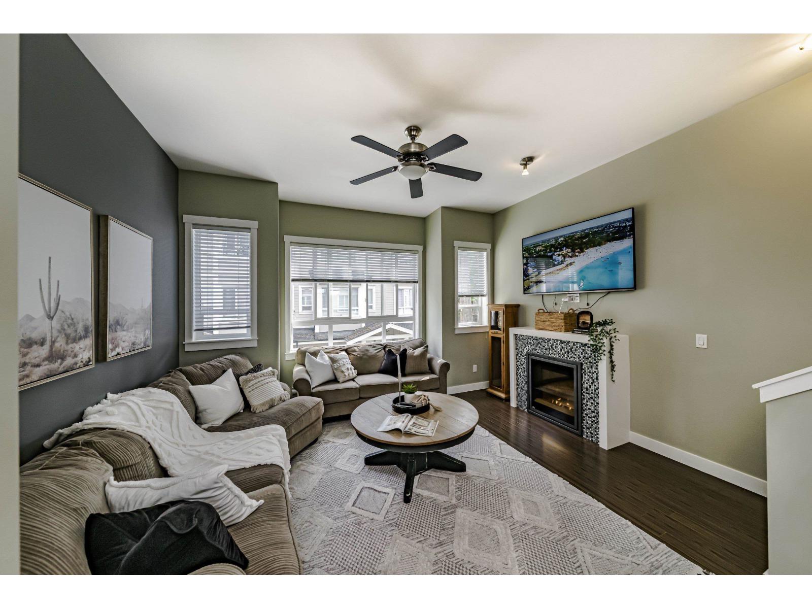 Photo 2 of 25 2955 156 Street, Surrey BC