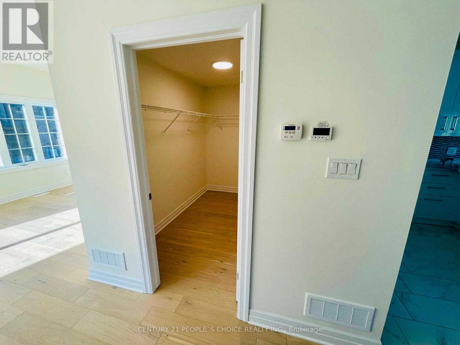 Photo 19 of 45 2610 Kettering Place, London South ON