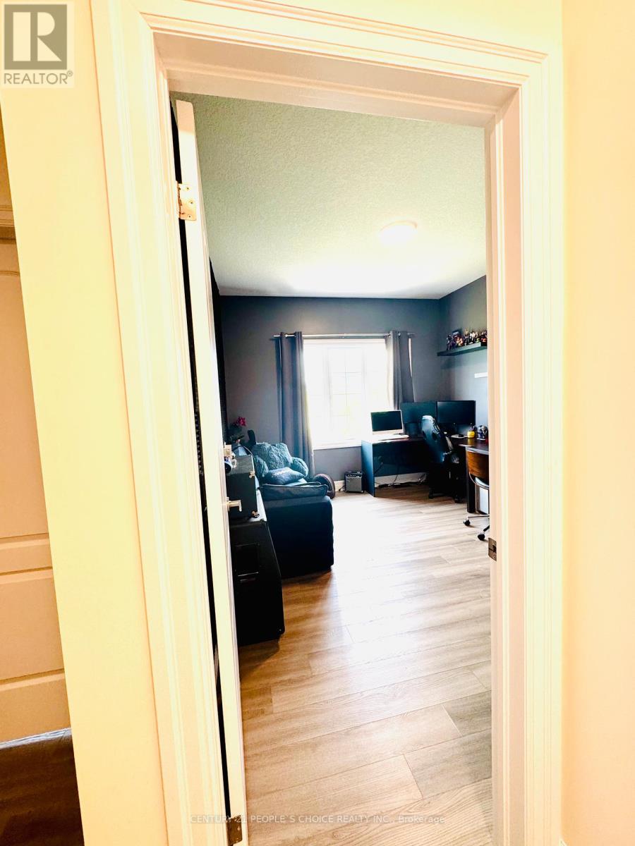 Photo 30 of 45 2610 Kettering Place, London South ON