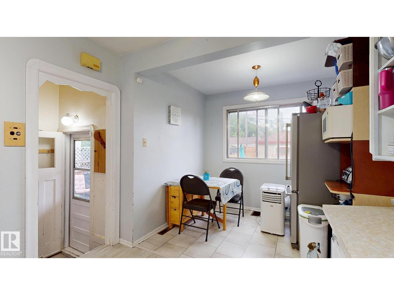 Photo 10 of 7611 112 S Av Nw, Edmonton AB