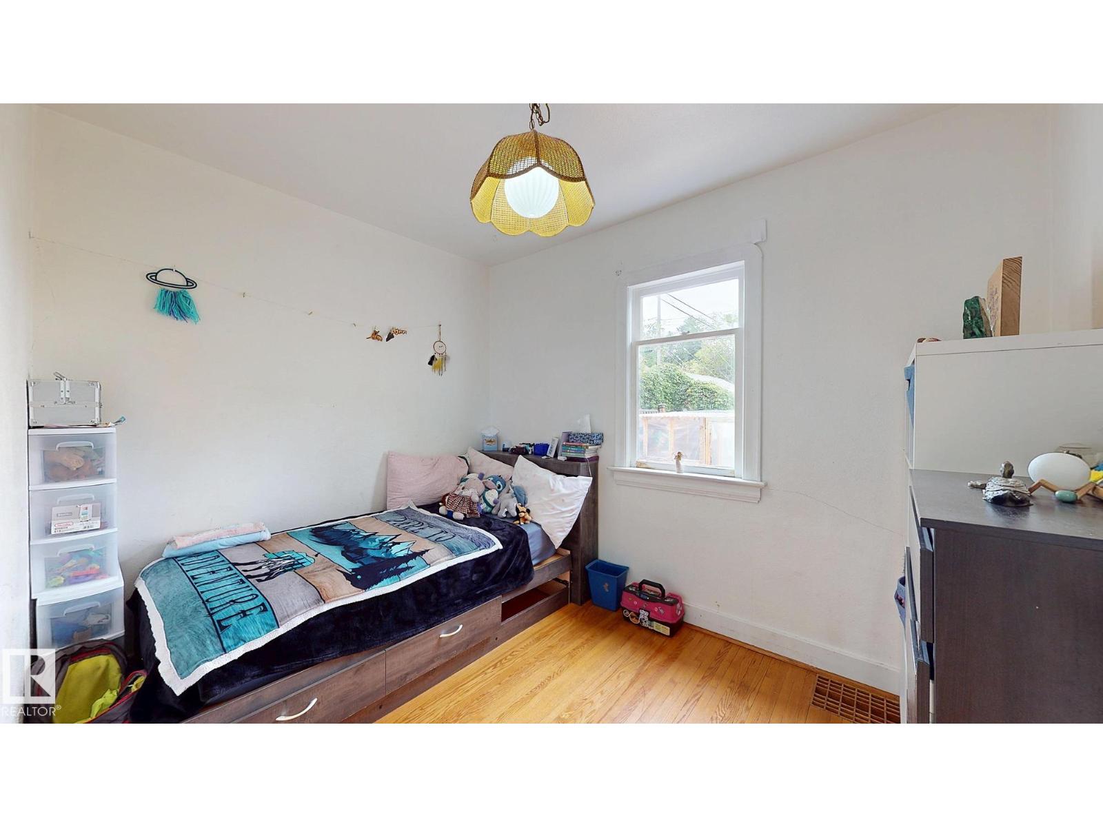 Photo 12 of 7611 112 S Av Nw, Edmonton AB