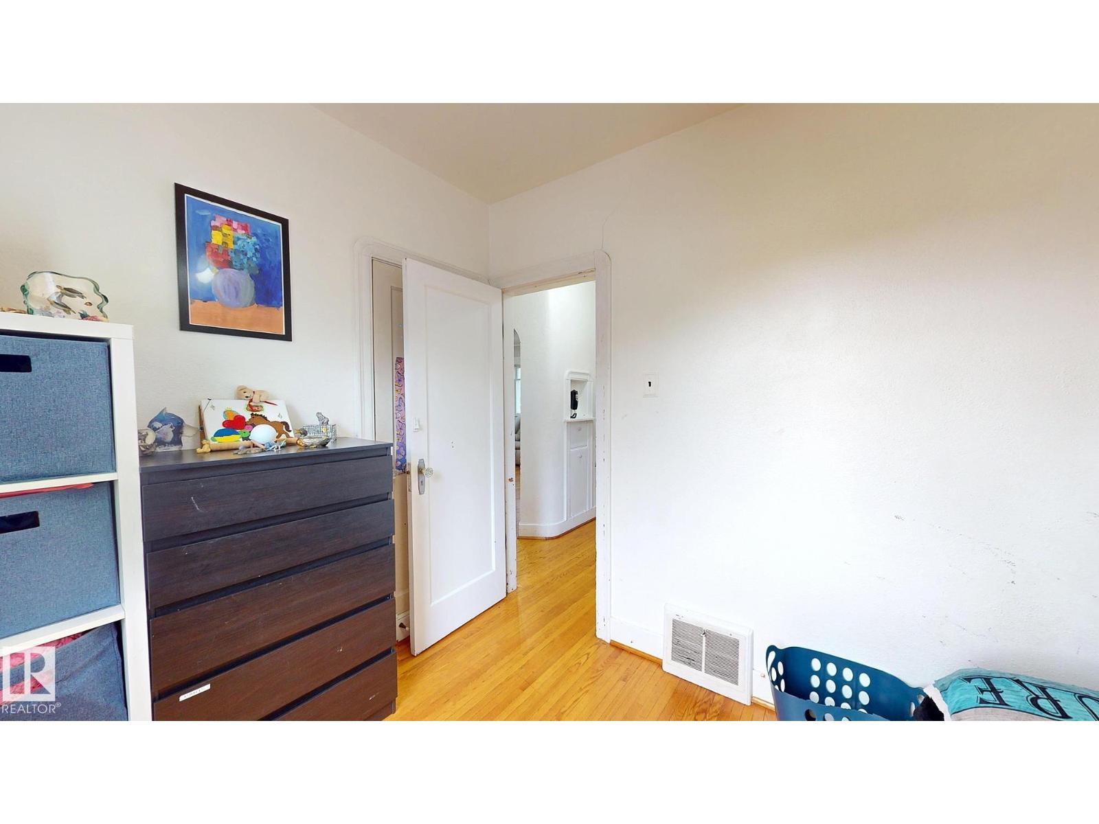Photo 13 of 7611 112 S Av Nw, Edmonton AB