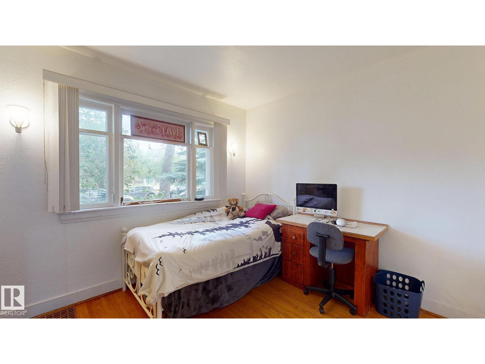 Photo 14 of 7611 112 S Av Nw, Edmonton AB