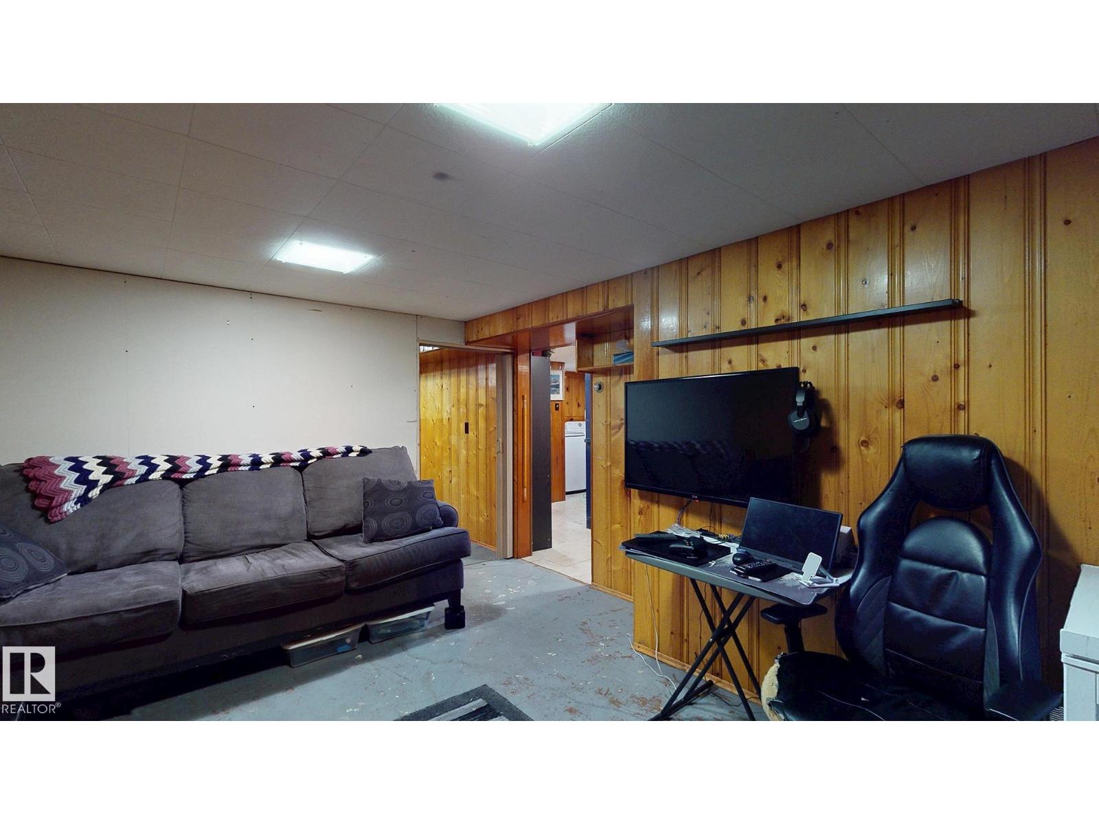Photo 17 of 7611 112 S Av Nw, Edmonton AB