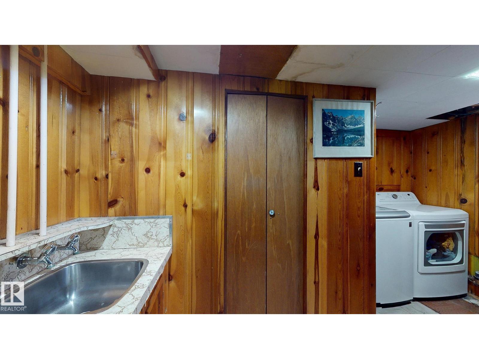 Photo 21 of 7611 112 S Av Nw, Edmonton AB