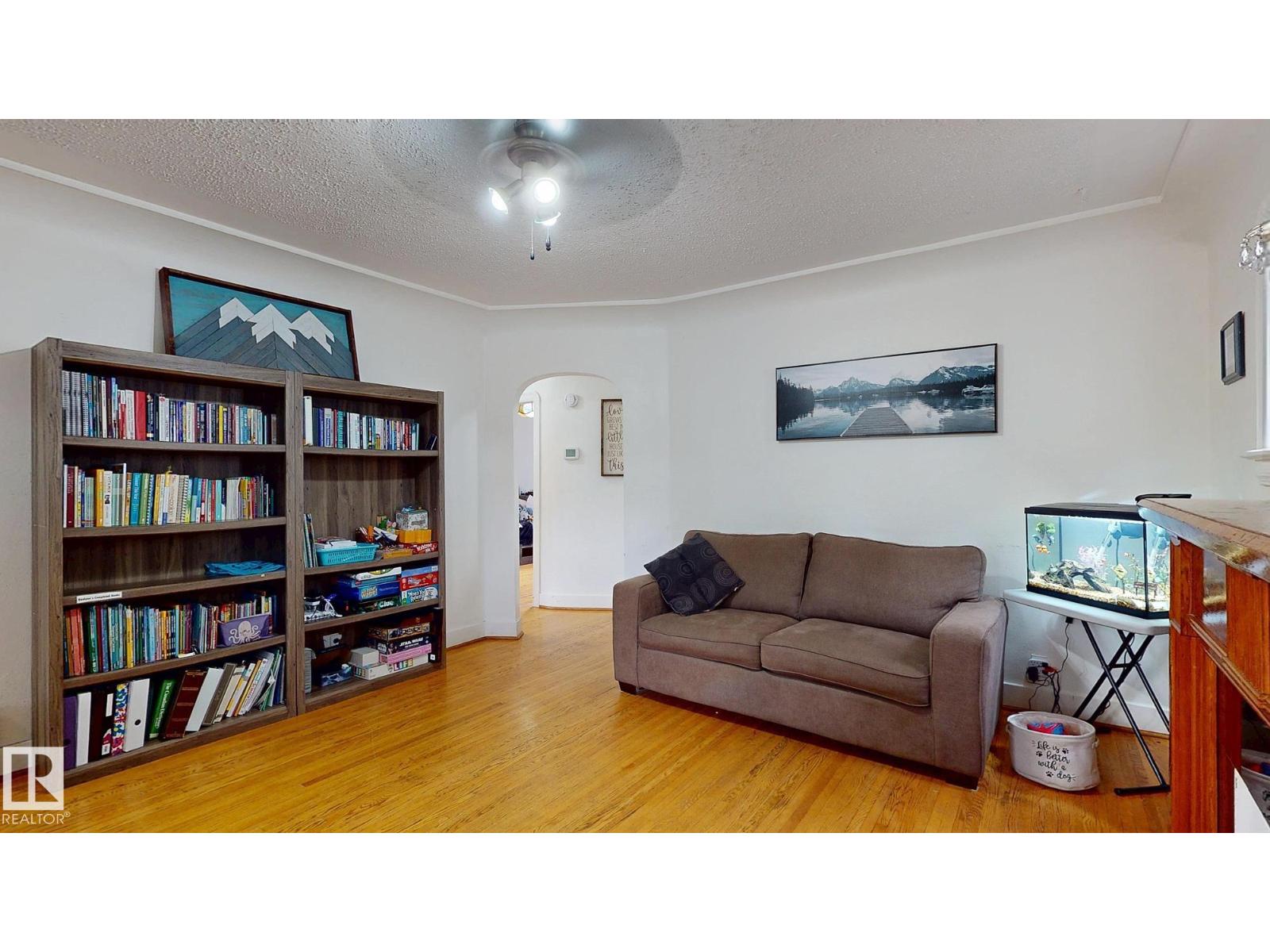 Photo 3 of 7611 112 S Av Nw, Edmonton AB