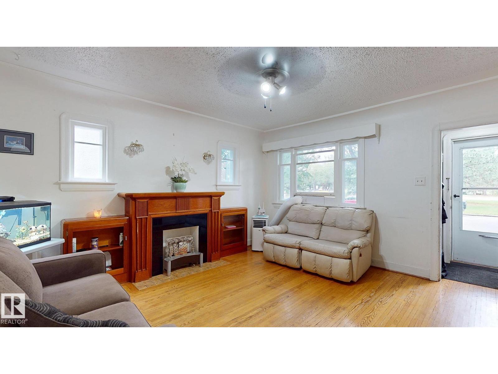 Photo 5 of 7611 112 S Av Nw, Edmonton AB