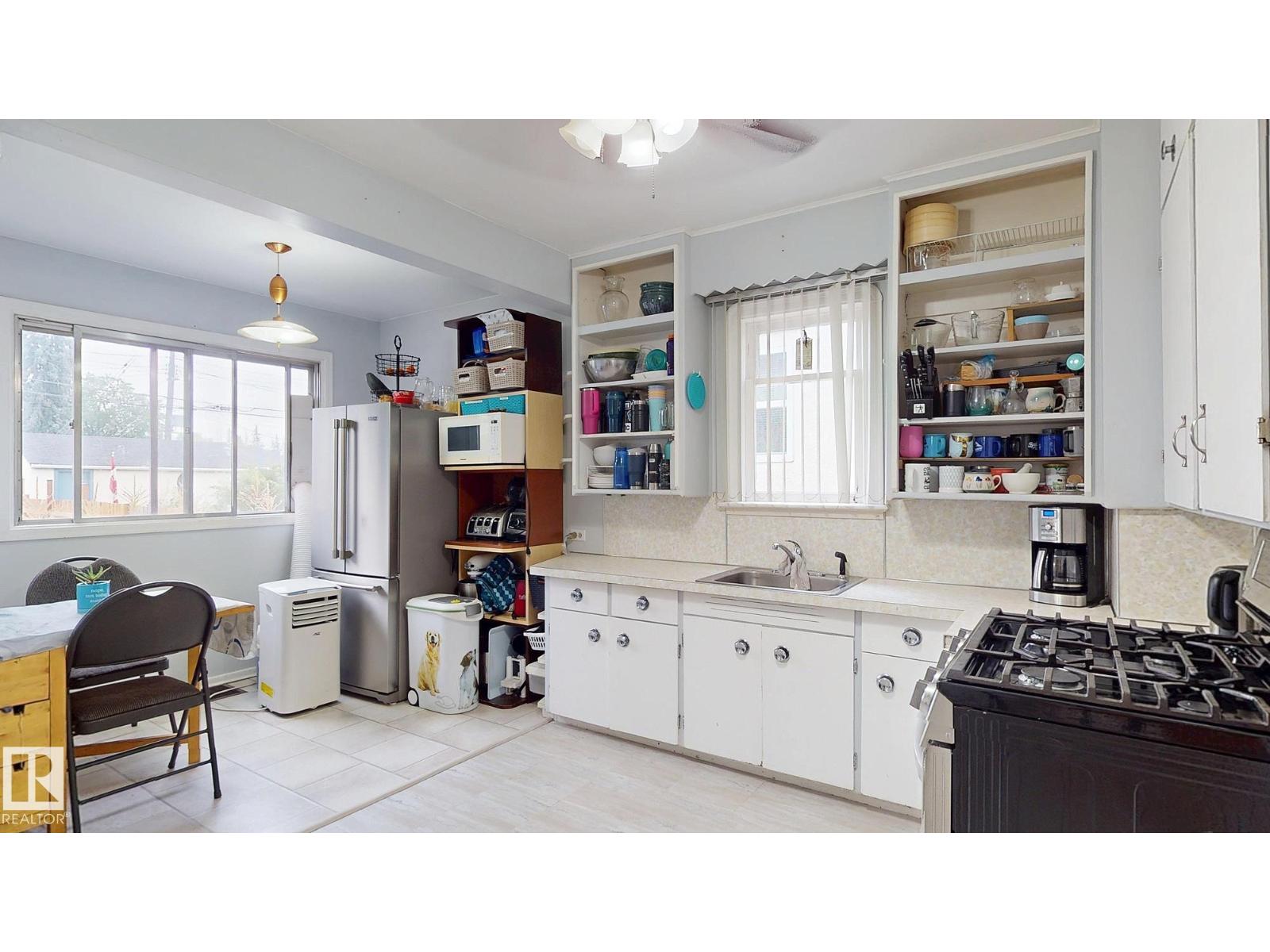 Photo 6 of 7611 112 S Av Nw, Edmonton AB