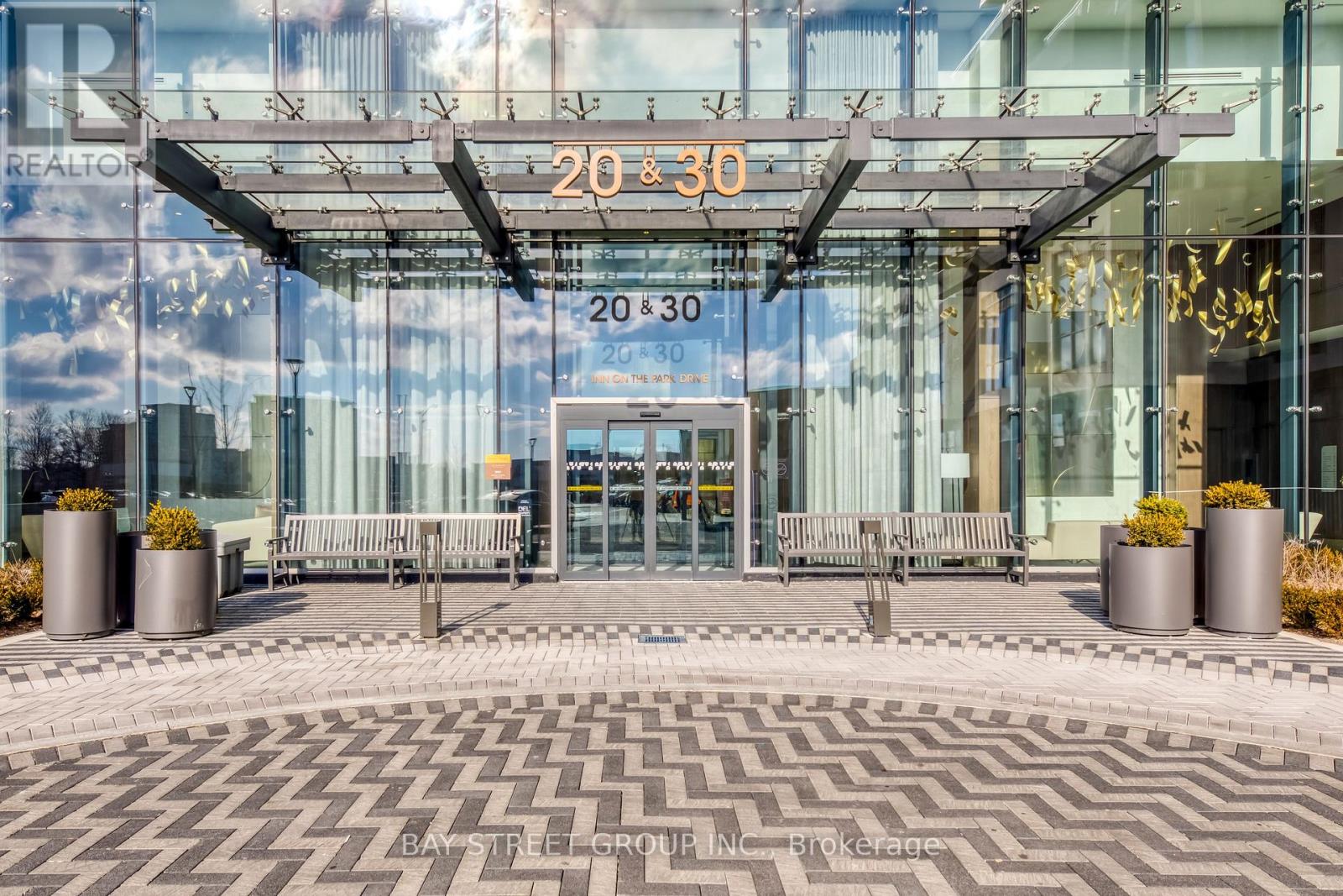 Photo 3 of 3001 30 Inn On The Park Drive, Toronto ON