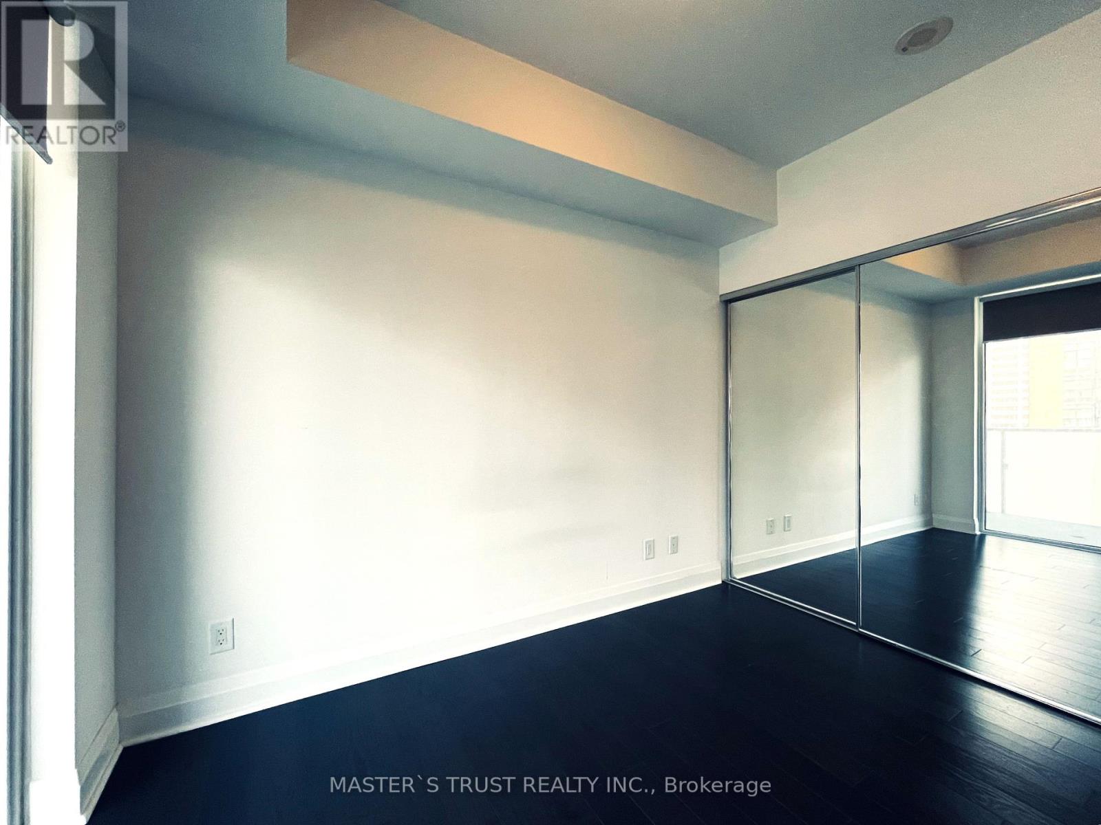 Photo 10 of 1109 1080 Bay Street, Toronto ON
