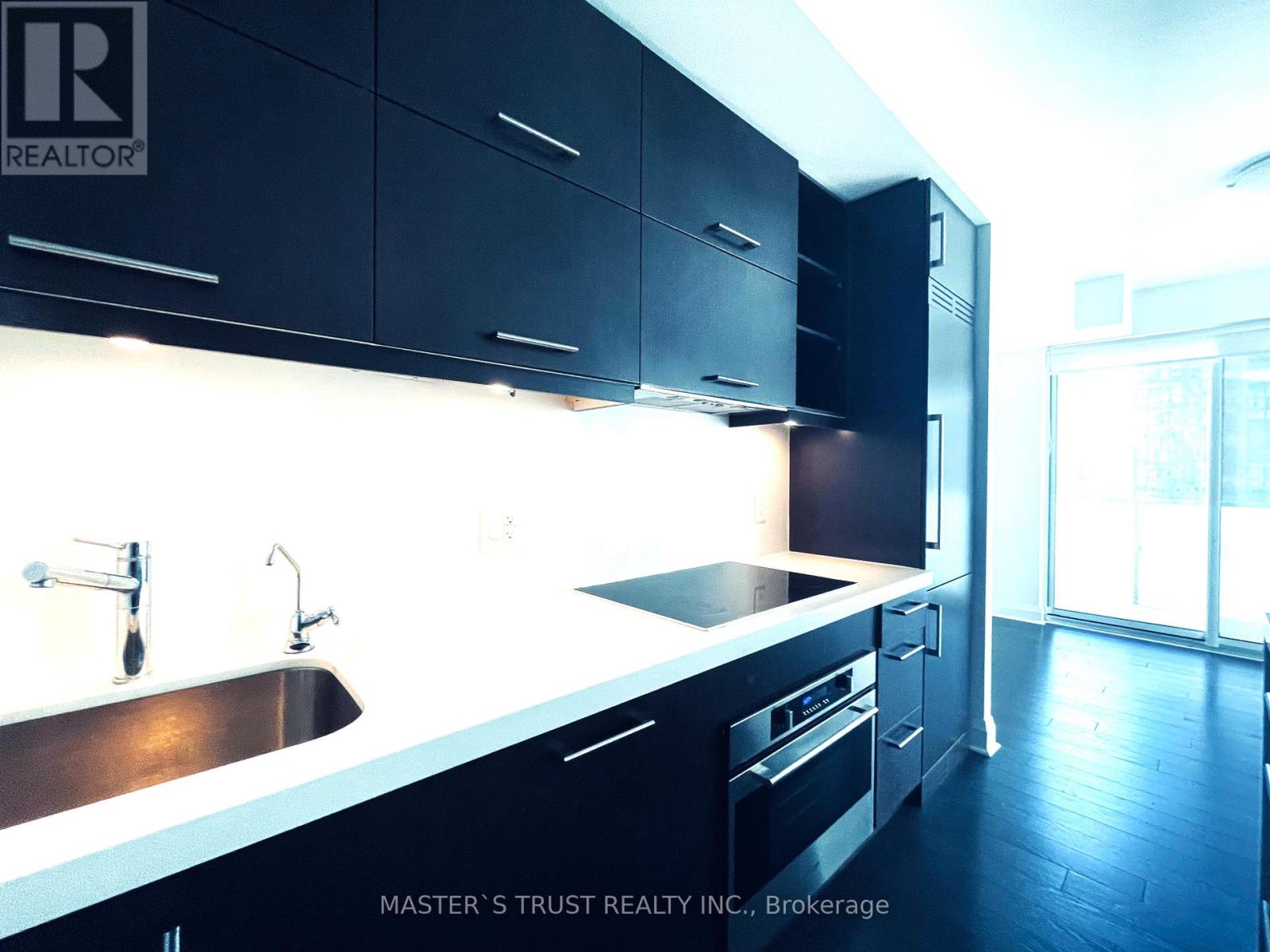 Photo 5 of 1109 1080 Bay Street, Toronto ON