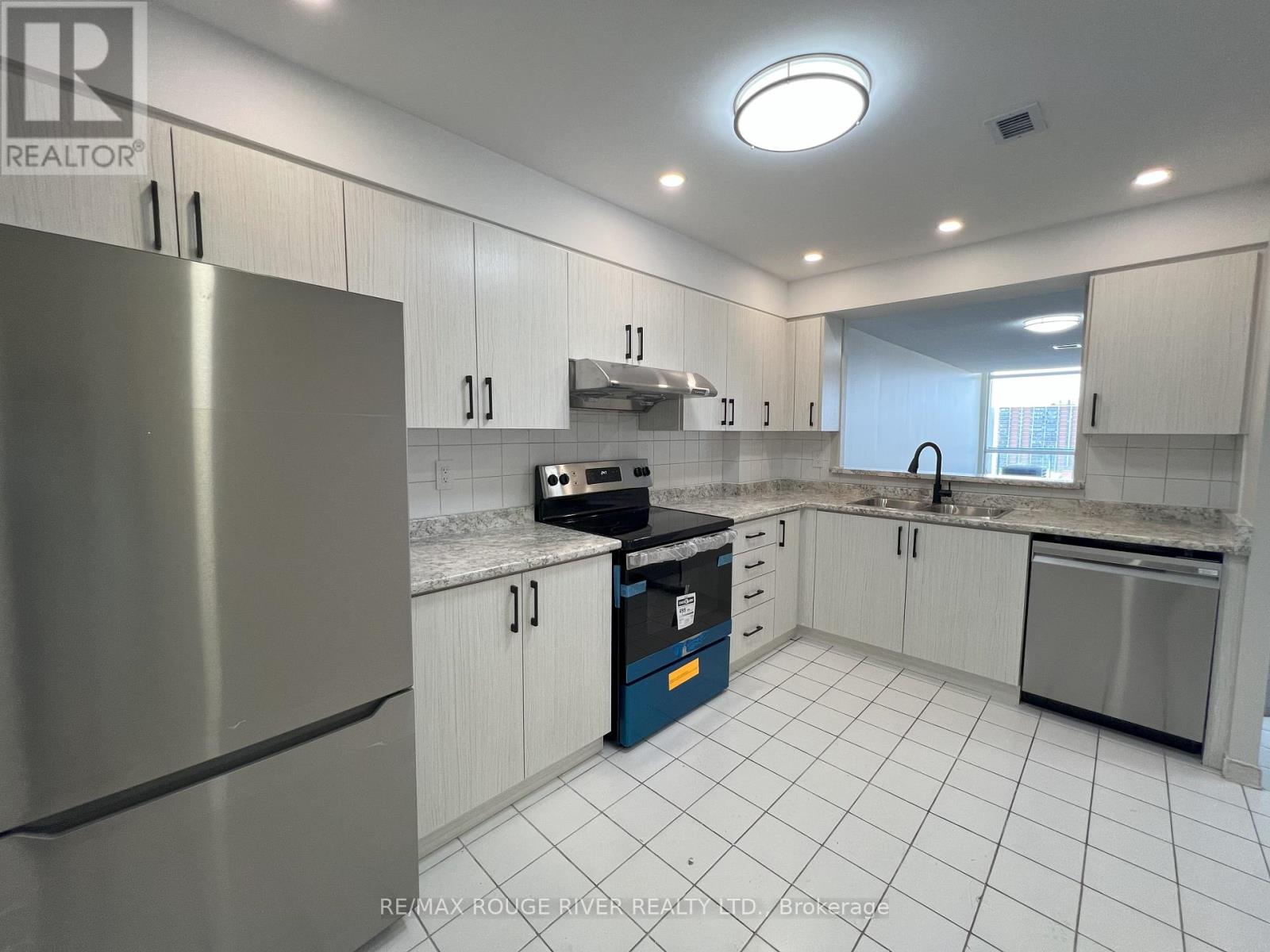 Photo 5 of 1511 4727 Sheppard Avenue E, Toronto ON
