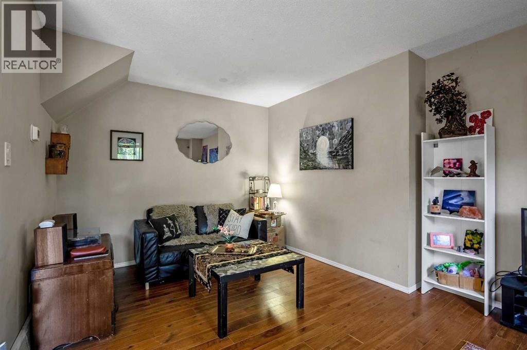 Single Family House for Sale in   DALTON Drive NW Dalhousie Calgary 
