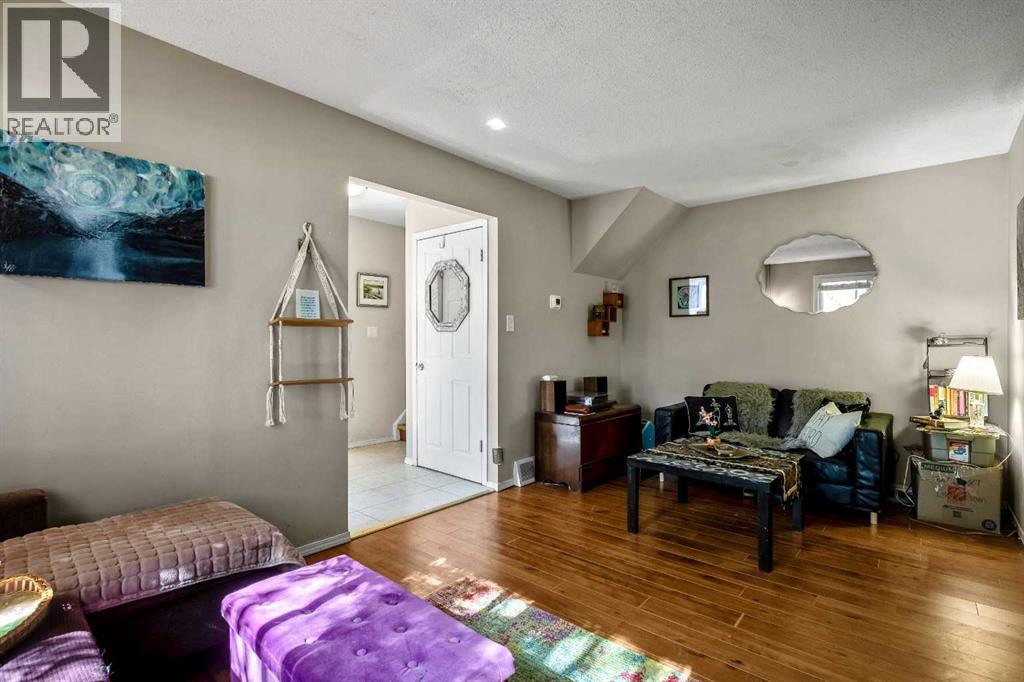 Single Family House for Sale in   DALTON Drive NW Dalhousie Calgary 