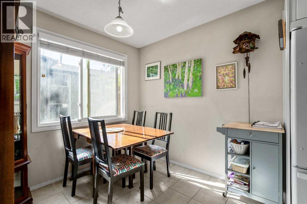 Single Family House for Sale in   DALTON Drive NW Dalhousie Calgary 