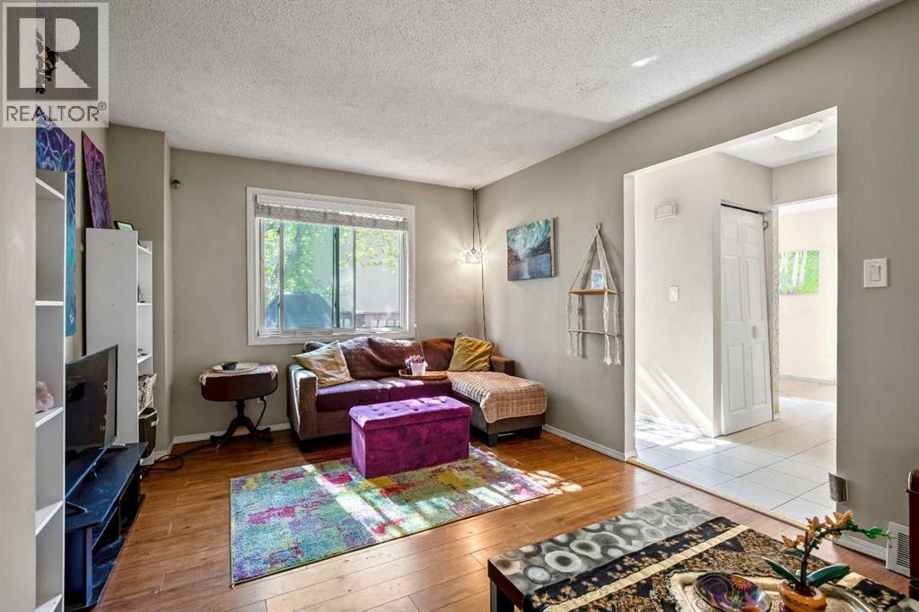 Single Family House for Sale in   DALTON Drive NW Dalhousie Calgary 
