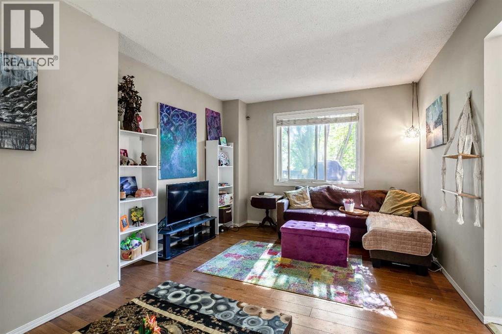 Single Family House for Sale in   DALTON Drive NW Dalhousie Calgary 