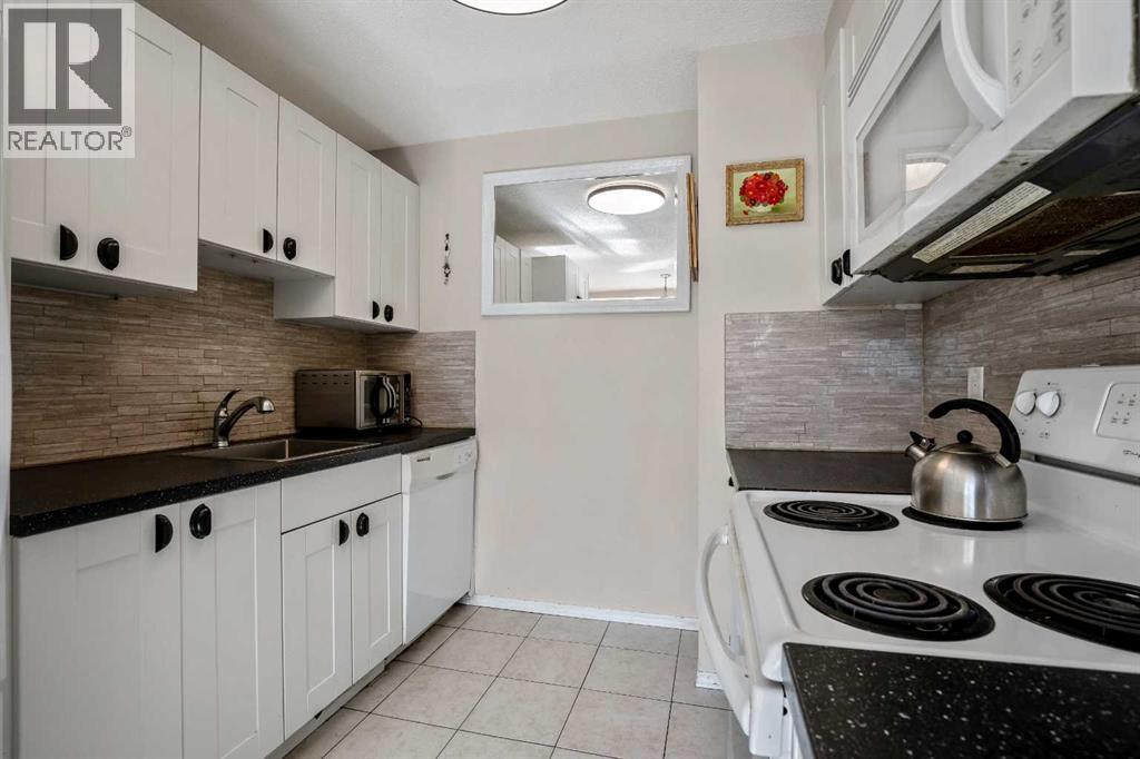 Single Family House for Sale in   DALTON Drive NW Dalhousie Calgary 