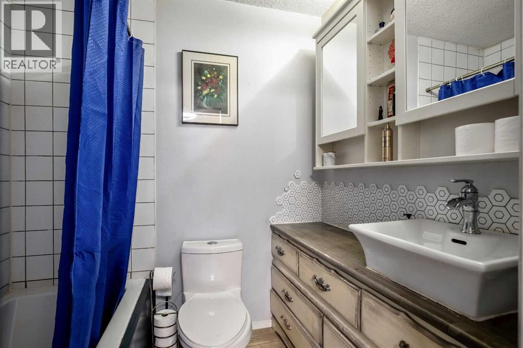 Single Family House for Sale in   DALTON Drive NW Dalhousie Calgary 