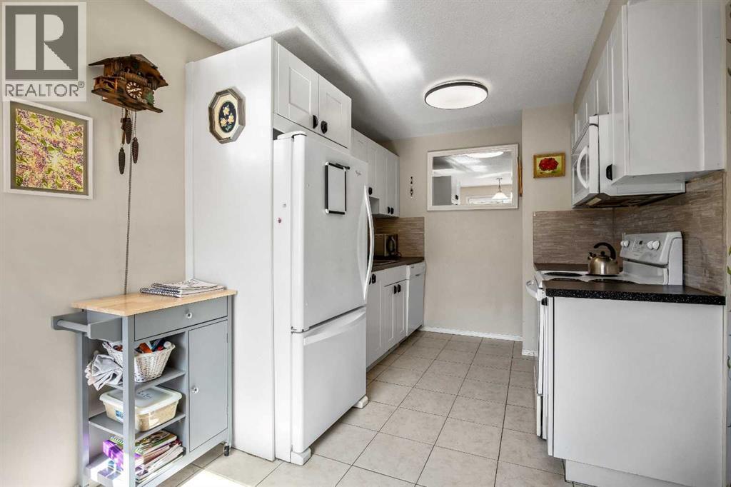 Single Family House for Sale in   DALTON Drive NW Dalhousie Calgary 