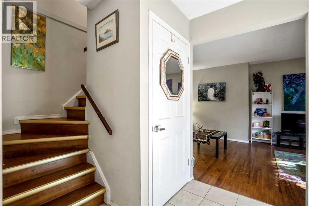 Single Family House for Sale in   DALTON Drive NW Dalhousie Calgary 