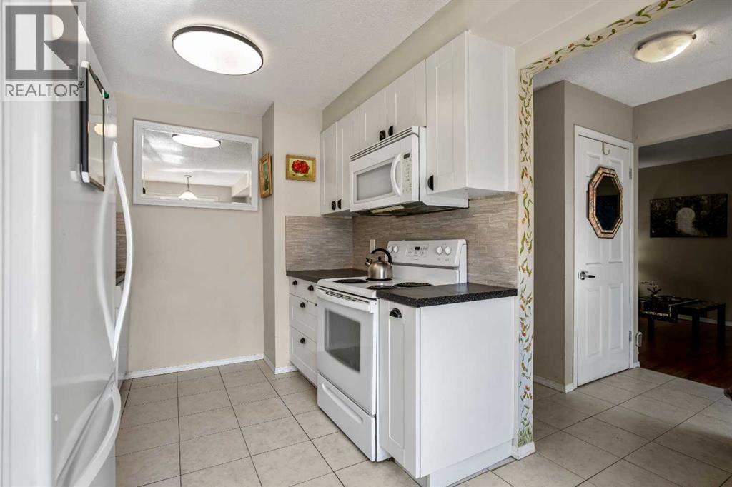 Single Family House for Sale in   DALTON Drive NW Dalhousie Calgary 