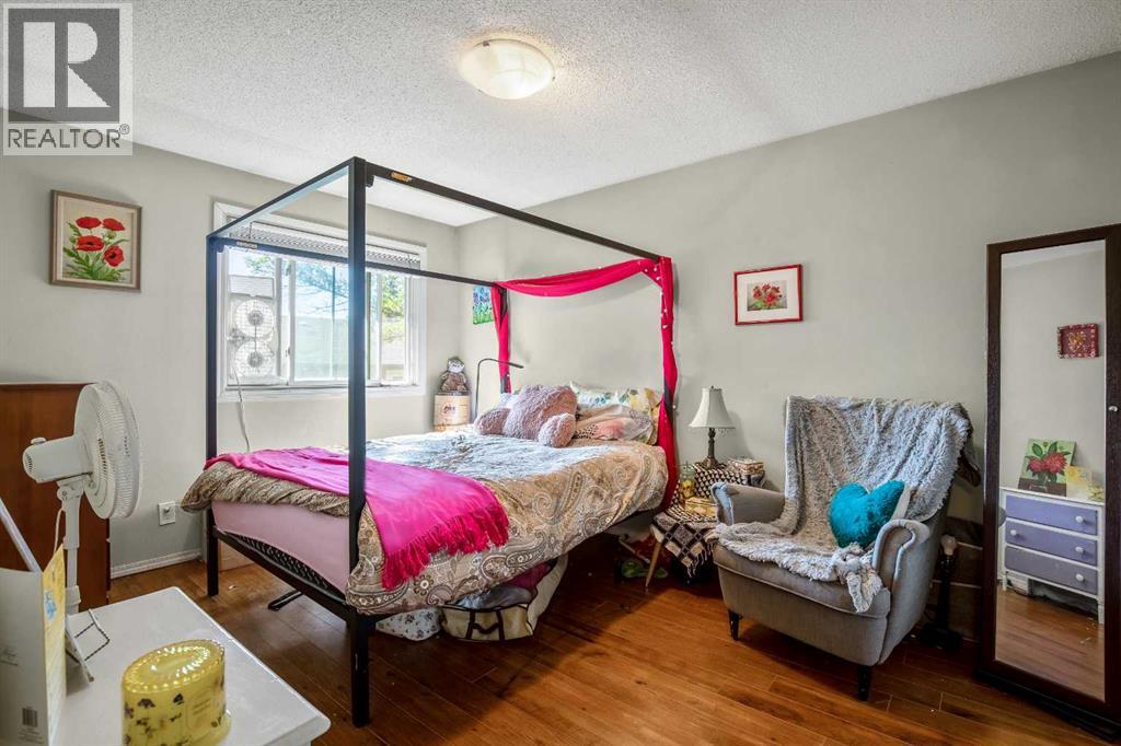 Single Family House for Sale in   DALTON Drive NW Dalhousie Calgary 
