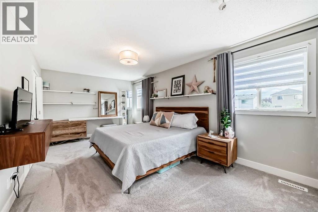 Single Family House for Sale in  Bridleglen Park SW Bridlewood Calgary 