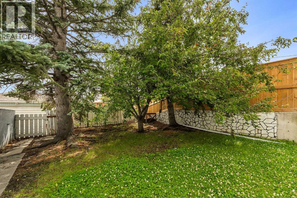 Single Family House Bungalow for Sale in  Hunterston Place NW Huntington Hills Calgary 