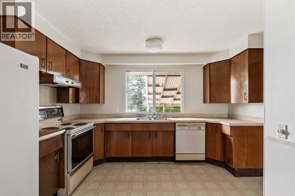 Single Family House Bungalow for Sale in  Hunterston Place NW Huntington Hills Calgary 