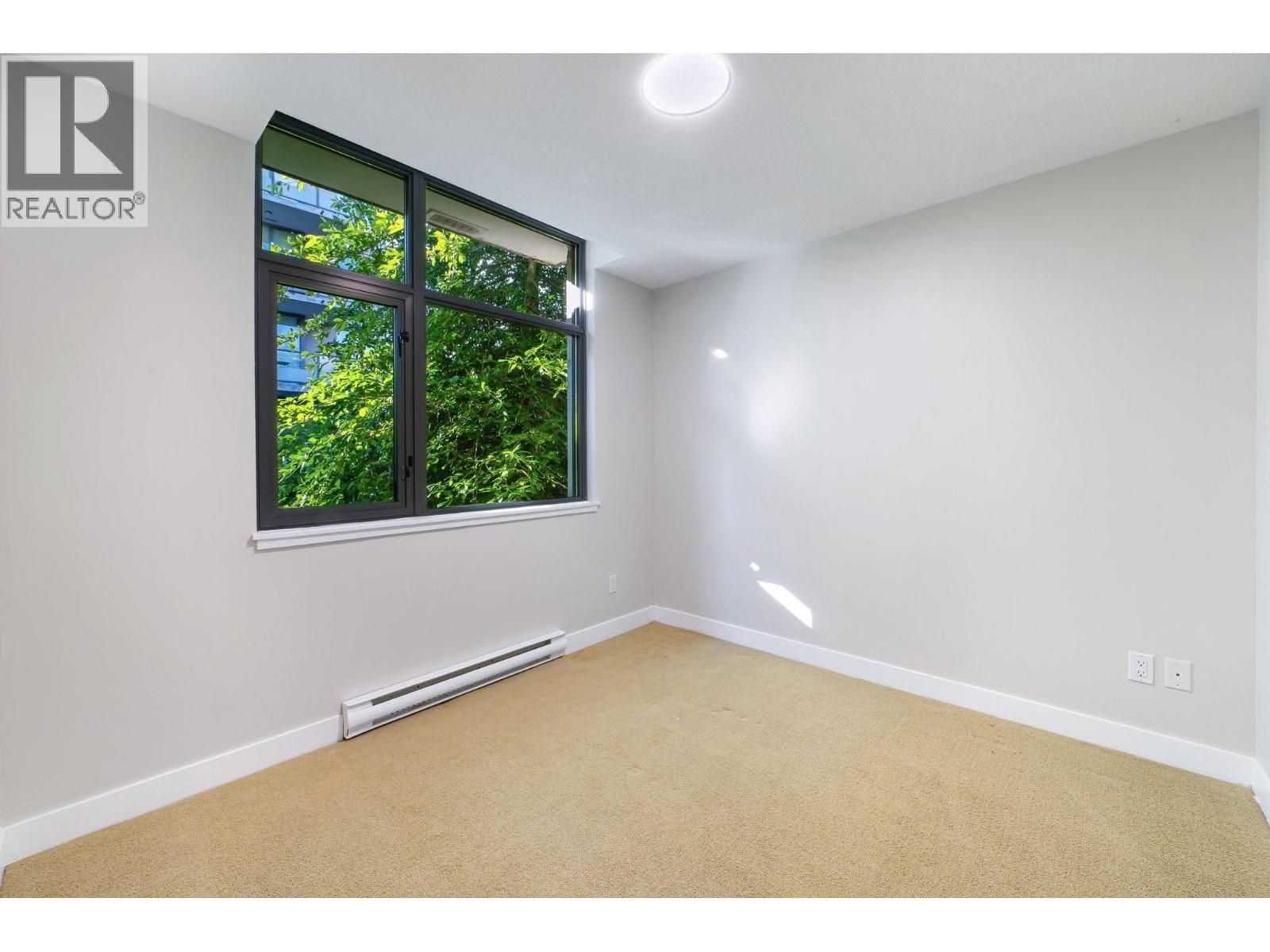 Photo 15 of 7061 17th Avenue, Burnaby BC