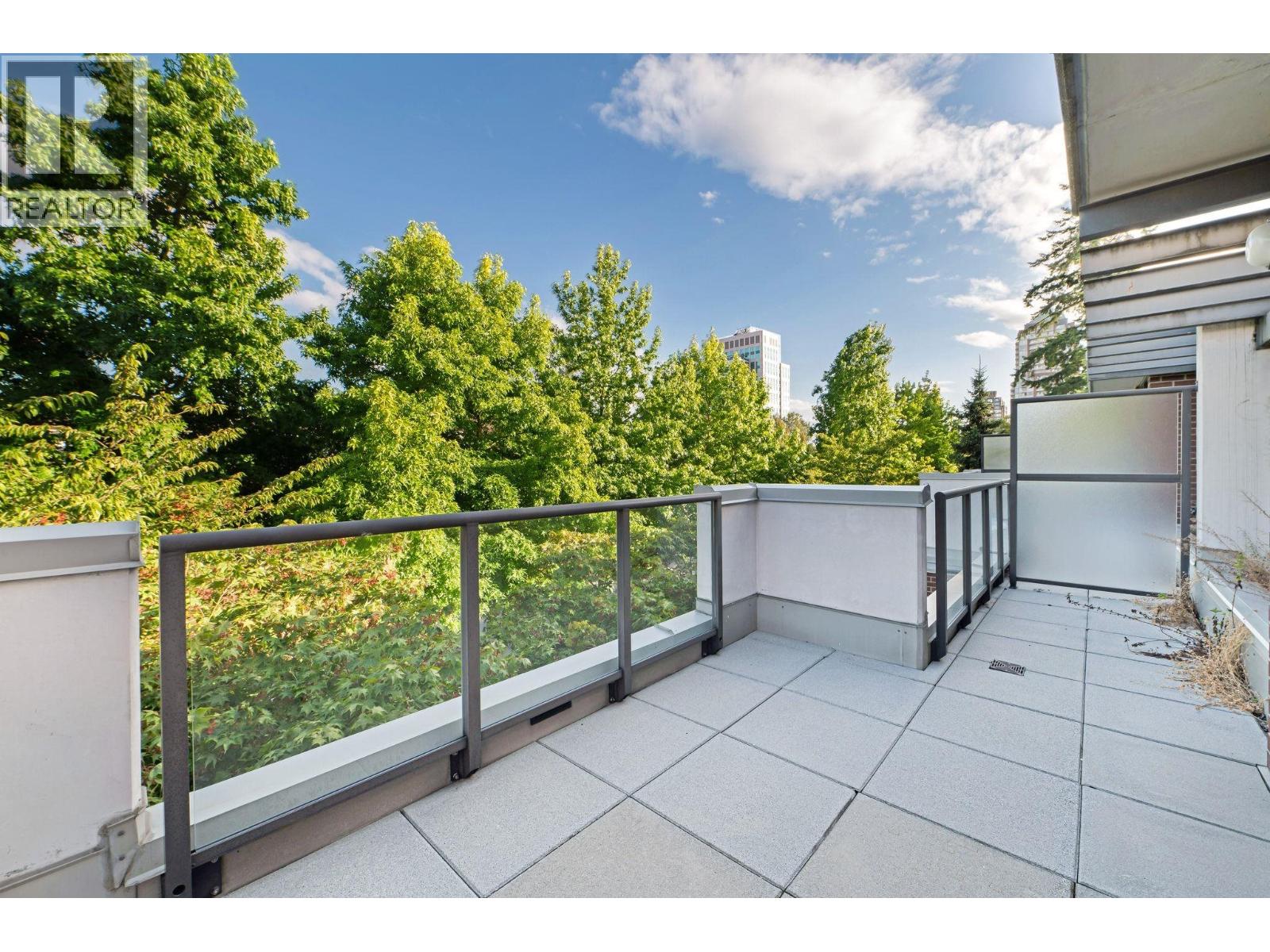 Photo 26 of 7061 17th Avenue, Burnaby BC