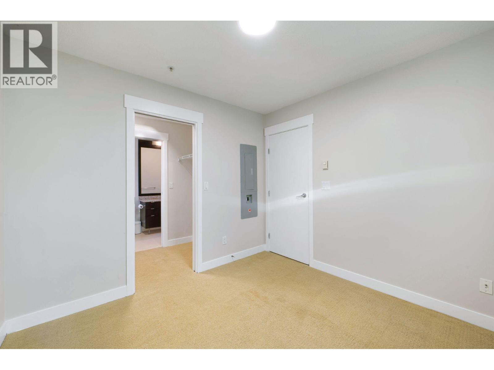 Photo 17 of 7061 17th Avenue, Burnaby BC