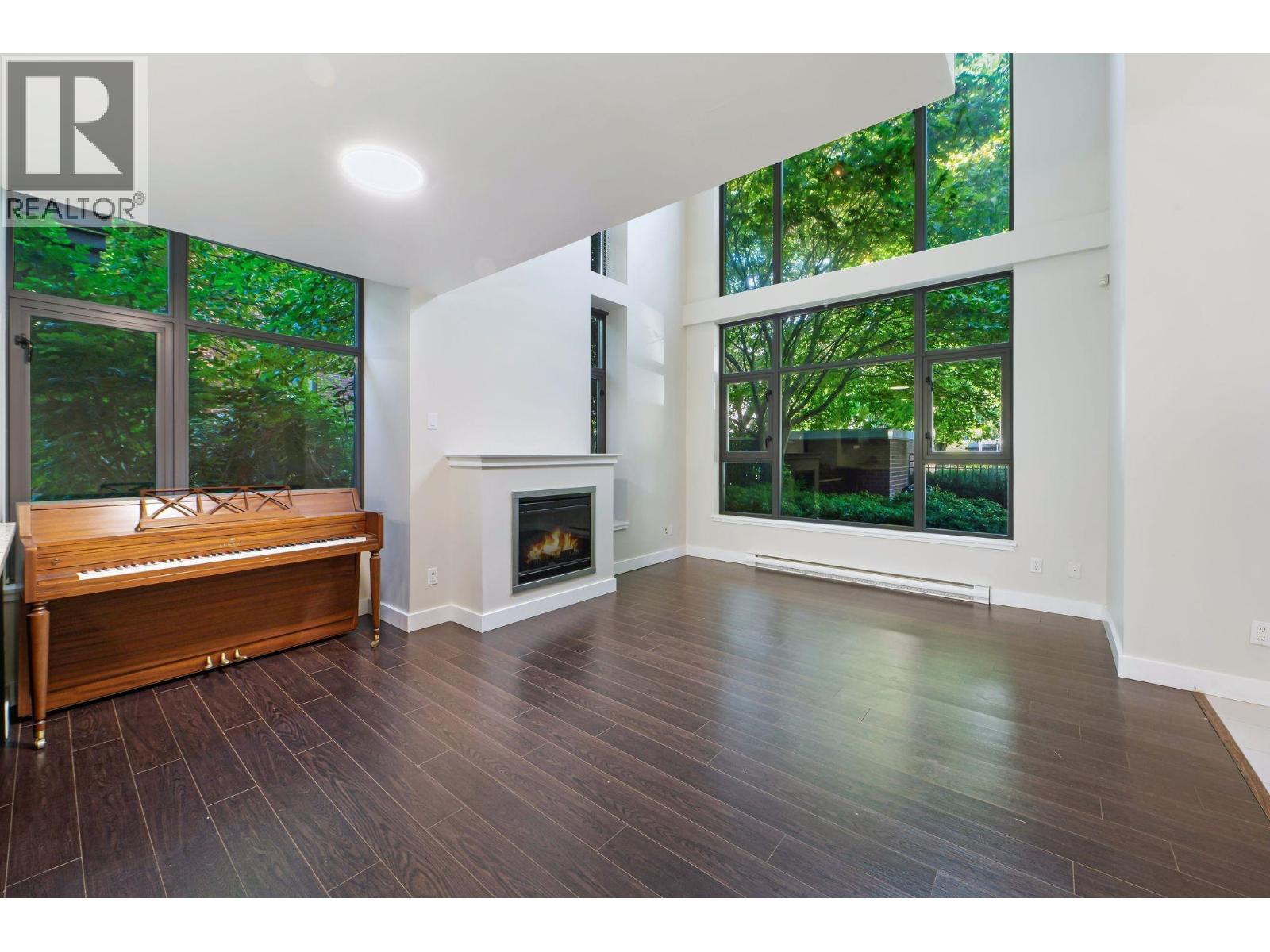 Photo 10 of 7061 17th Avenue, Burnaby BC