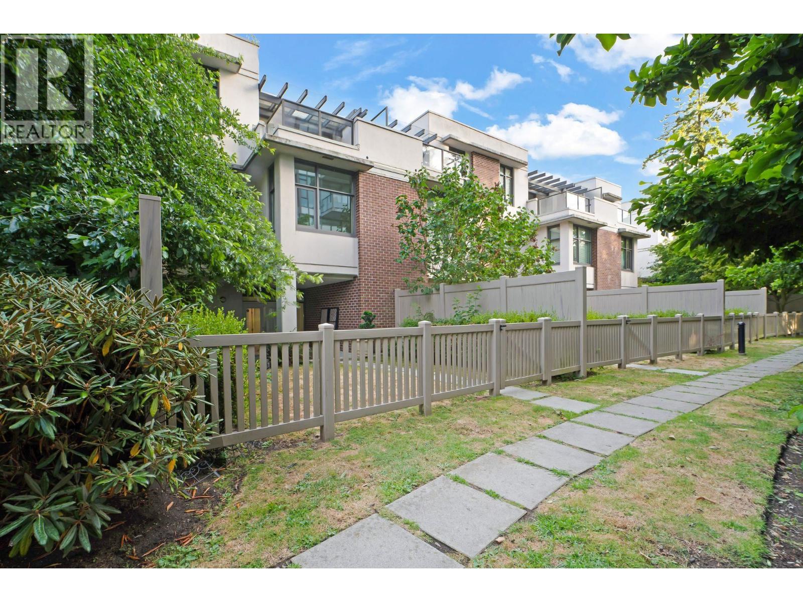 Photo 33 of 7061 17th Avenue, Burnaby BC