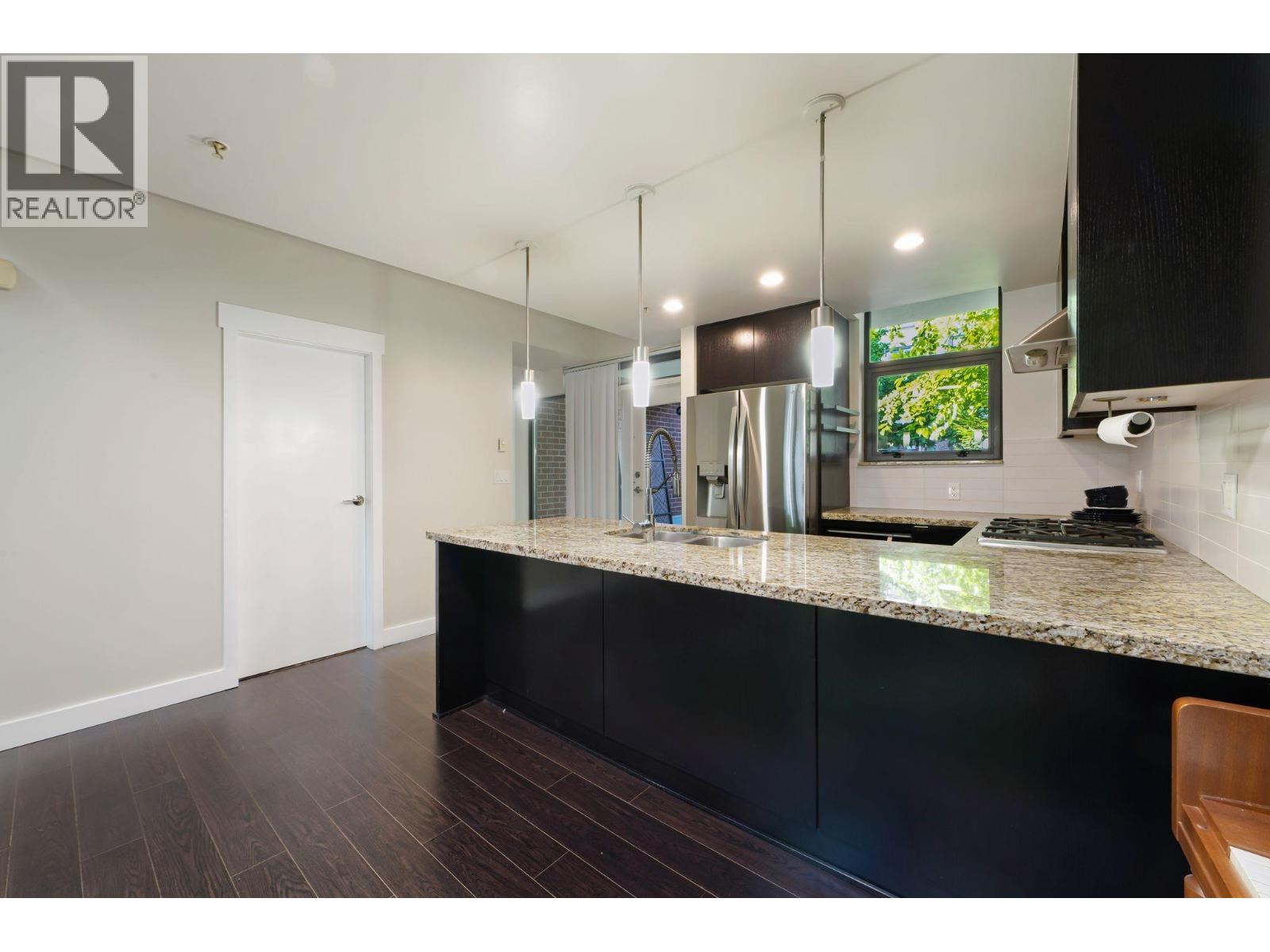Photo 8 of 7061 17th Avenue, Burnaby BC