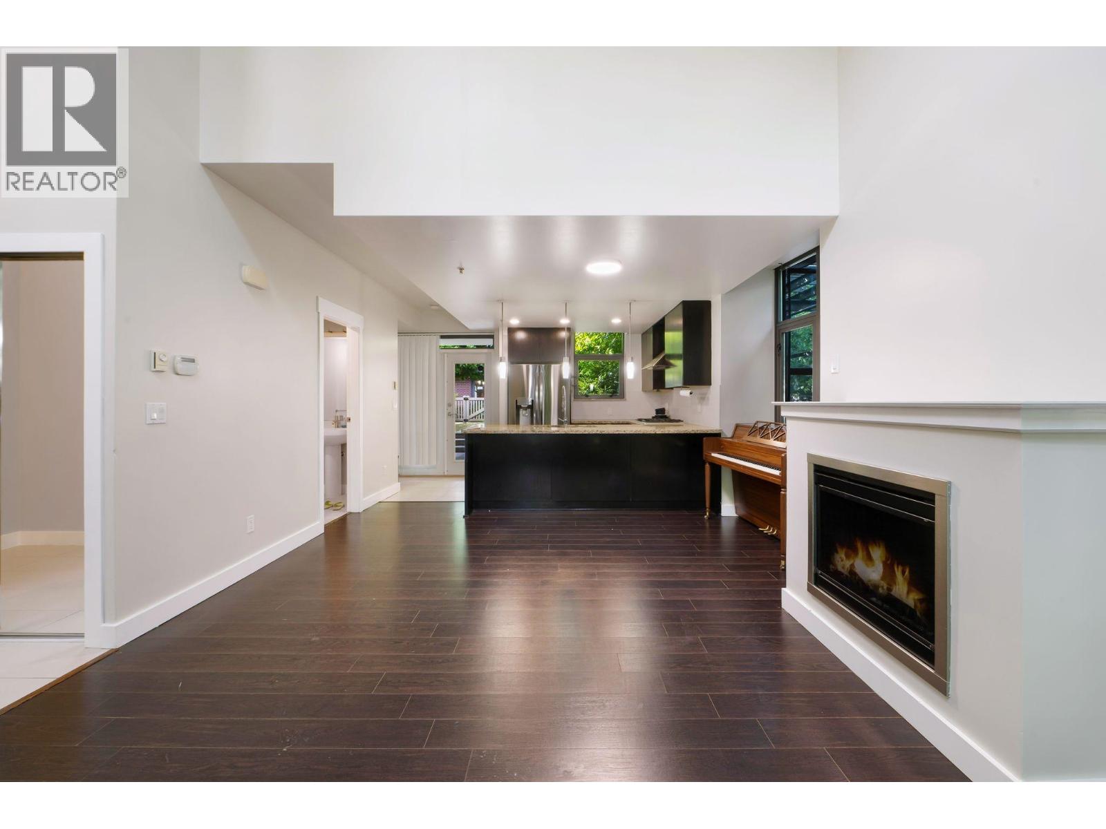 Photo 6 of 7061 17th Avenue, Burnaby BC