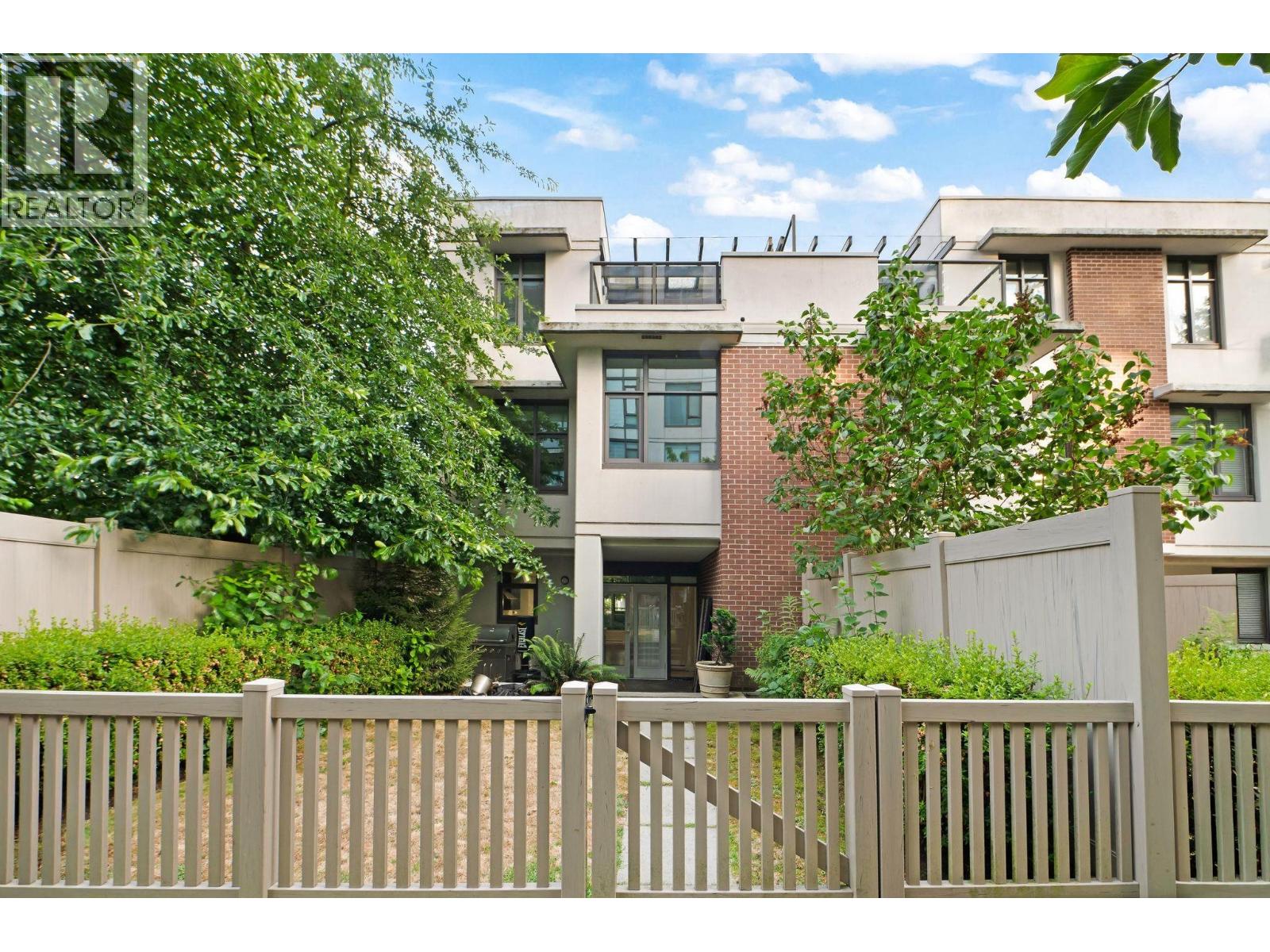 Photo 32 of 7061 17th Avenue, Burnaby BC