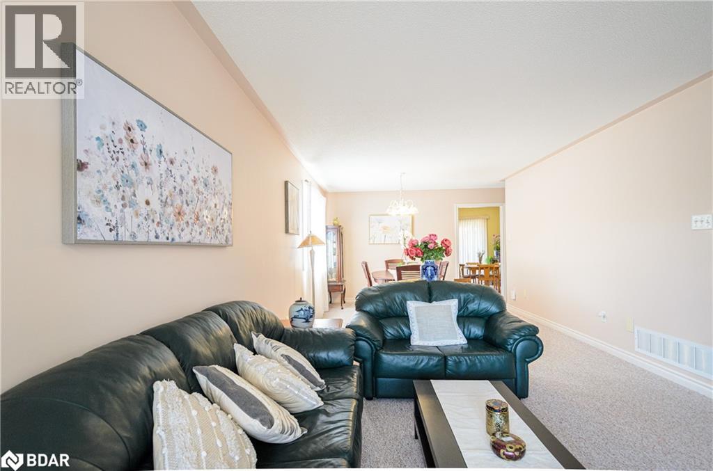 Photo 5 of 6 Brown Wood Drive, Barrie ON