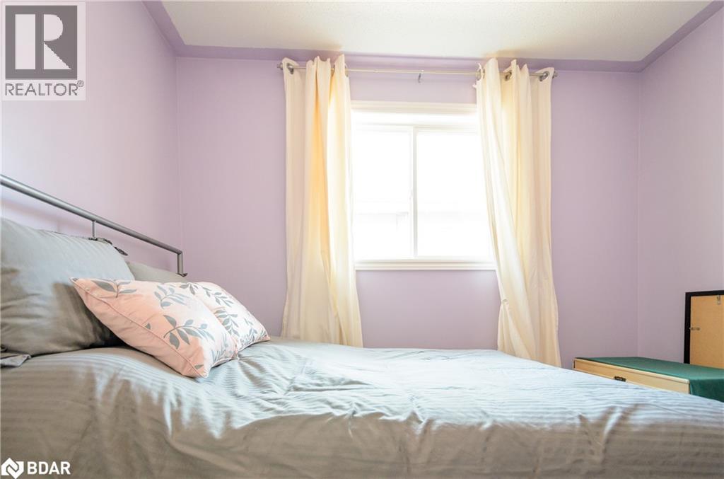 Photo 18 of 6 Brown Wood Drive, Barrie ON