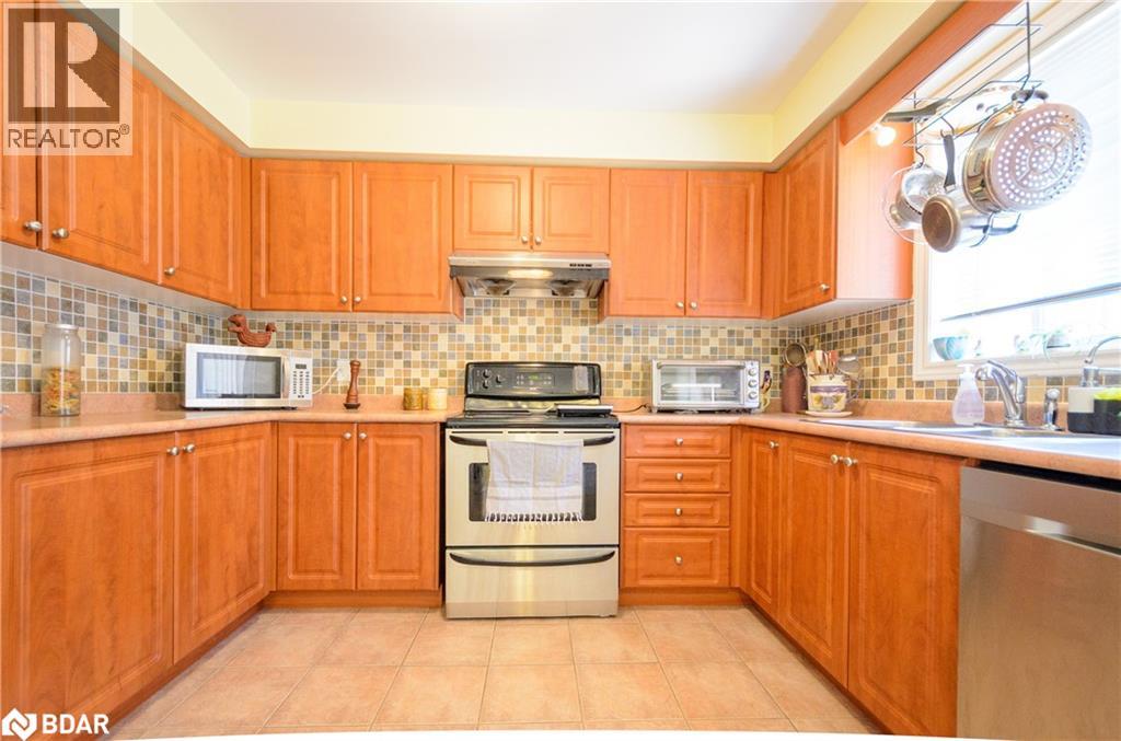 Photo 13 of 6 Brown Wood Drive, Barrie ON