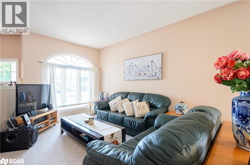 Photo 4 of 6 Brown Wood Drive, Barrie ON