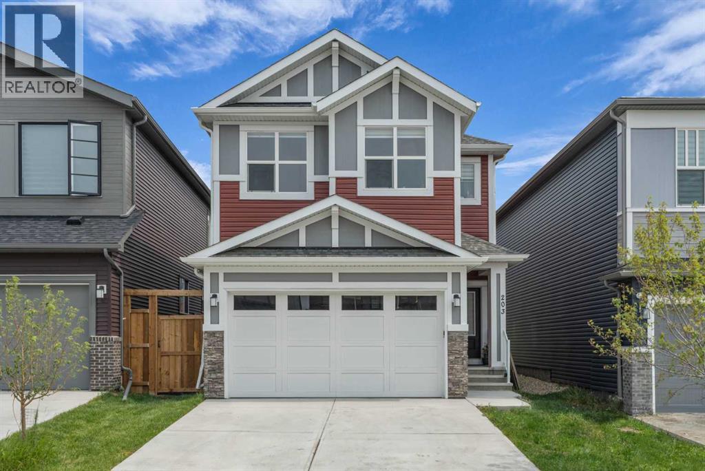 203 Lucas Close NW, Calgary, Alberta