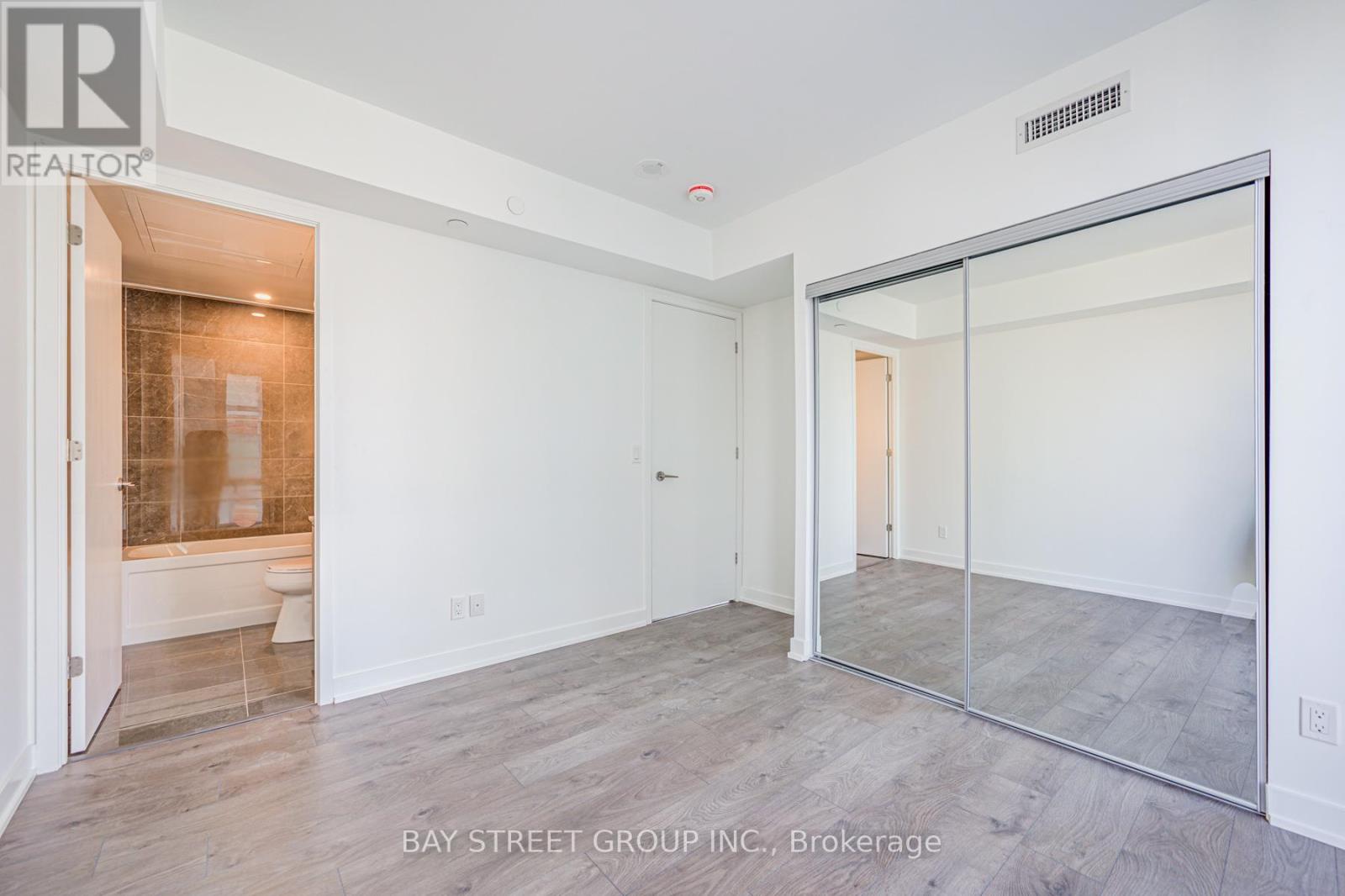 Photo 13 of 902 501 Yonge Street, Toronto ON