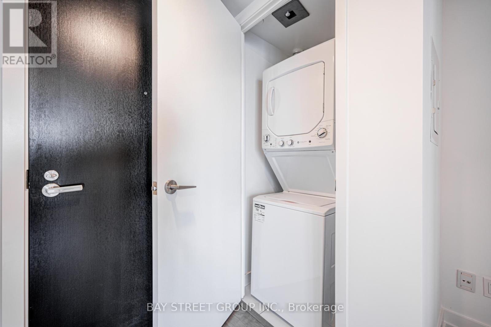 Photo 15 of 902 501 Yonge Street, Toronto ON